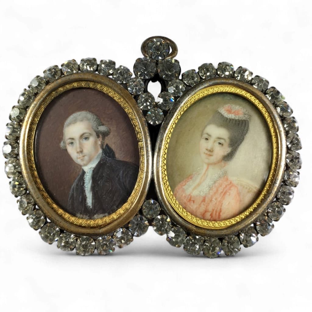 Pendentif ancien à deux miniatures peintes, entouré de strass en sertissage d'argent