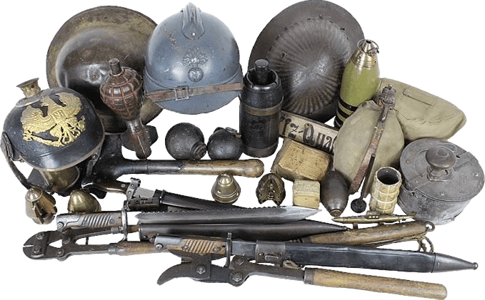 Équipement militaire ancien — casques, gourdes, jumelles, fourniments